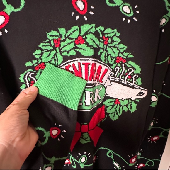 Central Perk Christmas Sweater - Picture 5 of 8